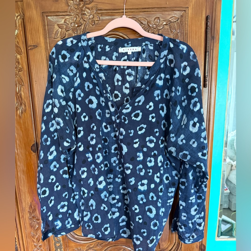 Xirena. Romy Blue Leopard Print Women's Top. Size L. Gently Worn: